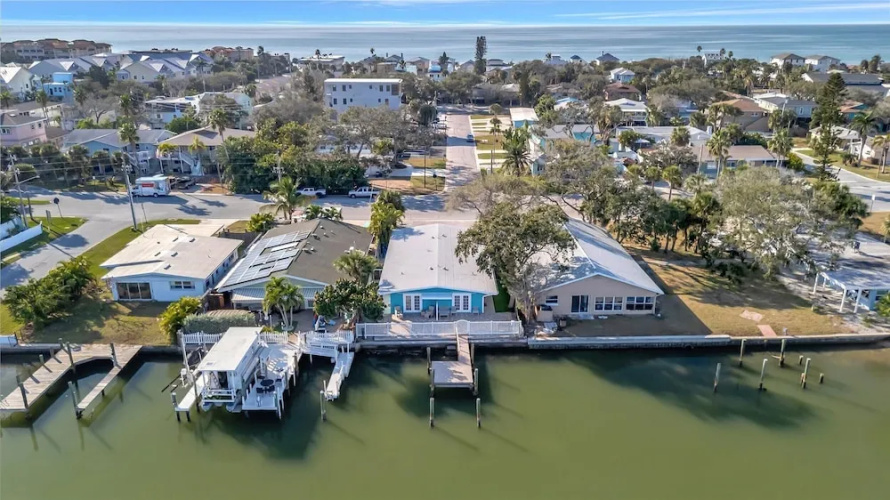 Waterfront Pet Friendly Boat Dock Walk 2 Beach