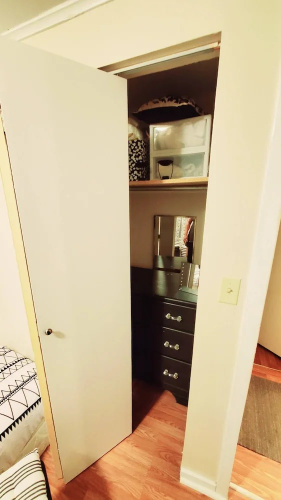 Room-black-white Rm By Yale U