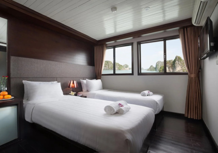 Halong Phoenix Cruiser