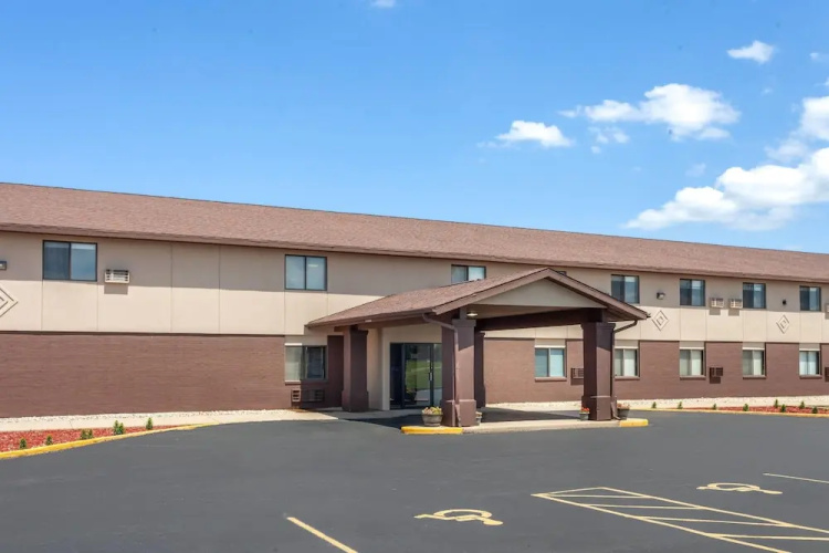 Super 8 Oshkosh Airport - 오시코시