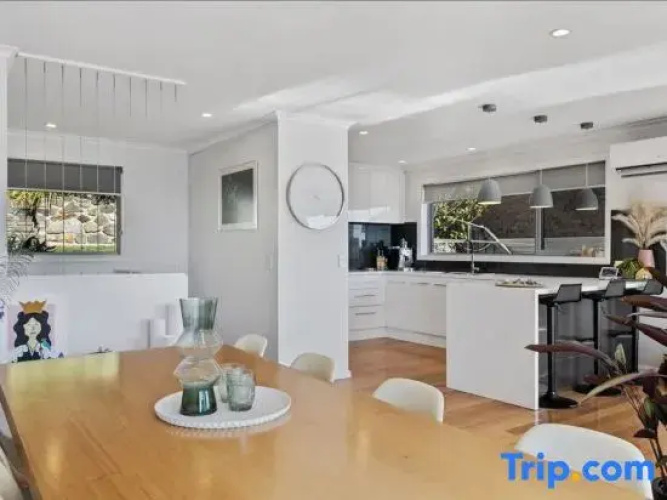 Nicolas Escape panoramic views luxury and space
