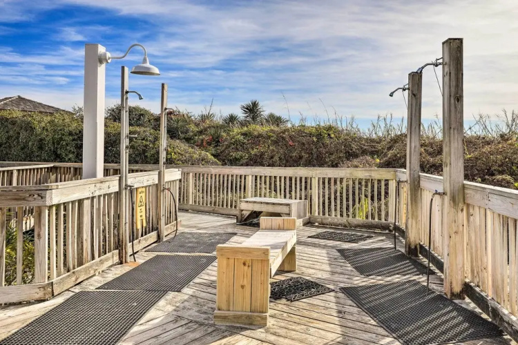 Emerald Isle Condo w/ Indoor Pool & Beach Access!