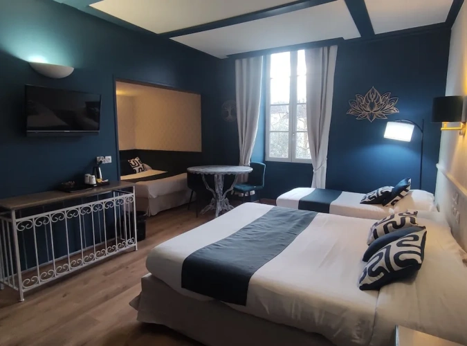 Comfort Quadruple room with city view