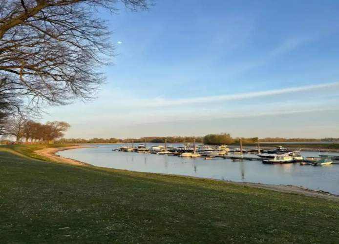 Houseboat in Lathumse Plas With Harbor Views