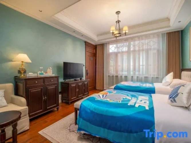 2 Bedrooms Family Suite with mountain view