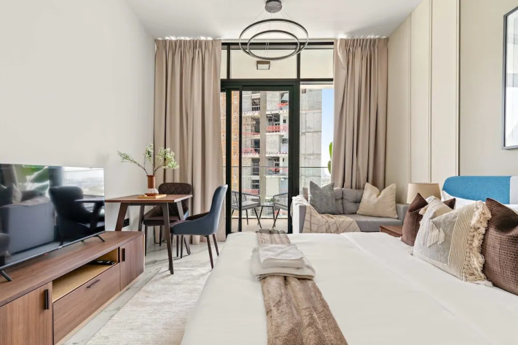 Silkhaus Chic Studio Shared Pool and Gym