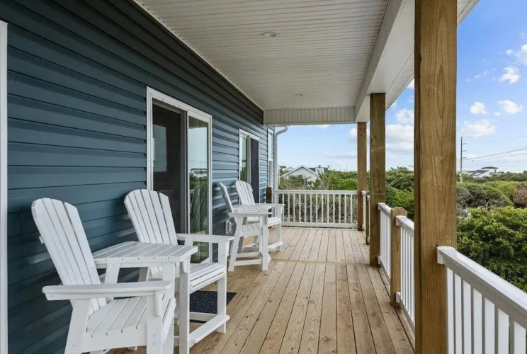 Never Lost 4 Bedroom Home by RedAwning