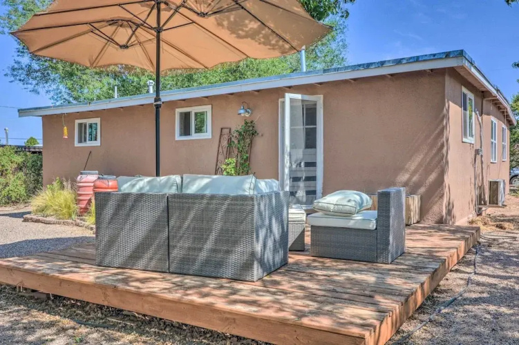 Chic Bungalow: Yard & Fire Pit ~ 2 Mi to Downtown