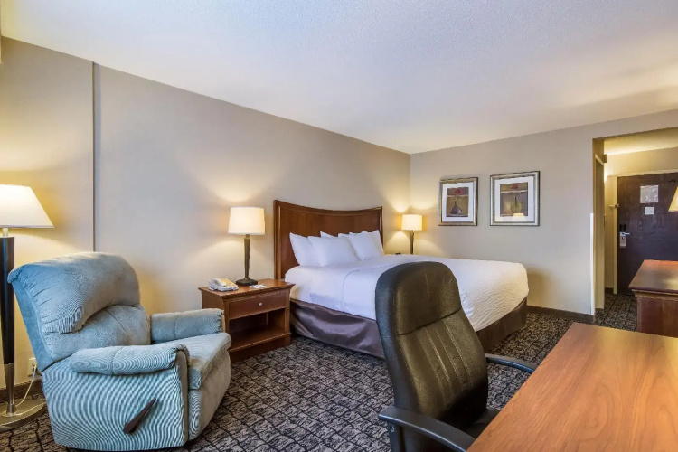Cayuga Blu Hotel