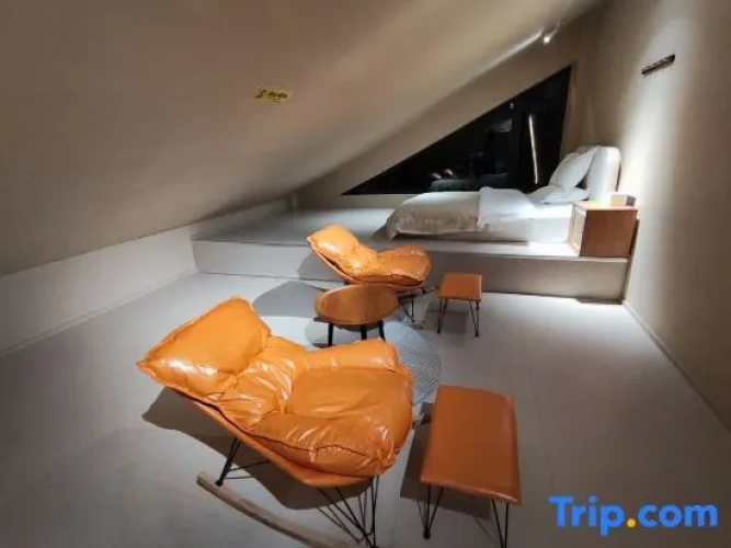 2 Bedrooms Duplex Suite with lake view