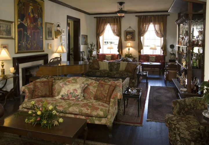 Graycliff Hotel And Restaurant