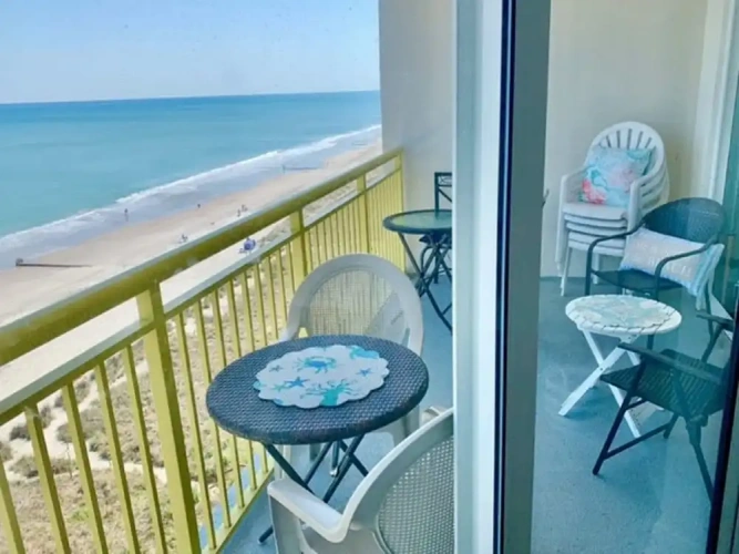 3 Bedrooms Standard room with balcony and oceanfront