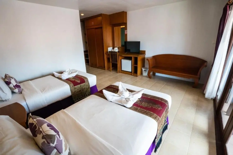 Standard Twin room with balcony