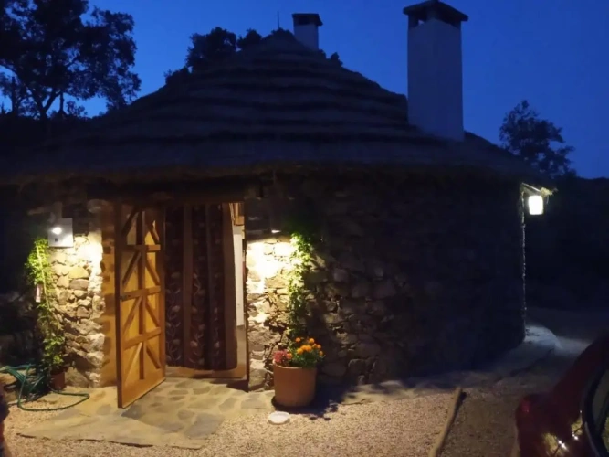 3 Bedrooms Cottage