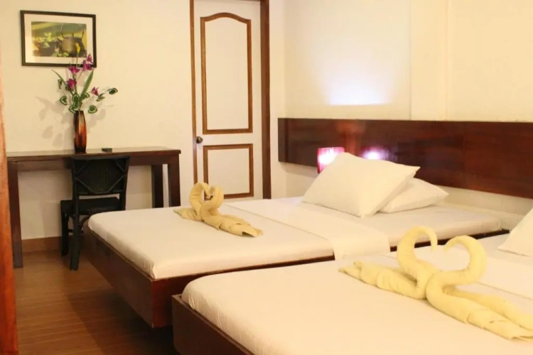 Standard Triple room