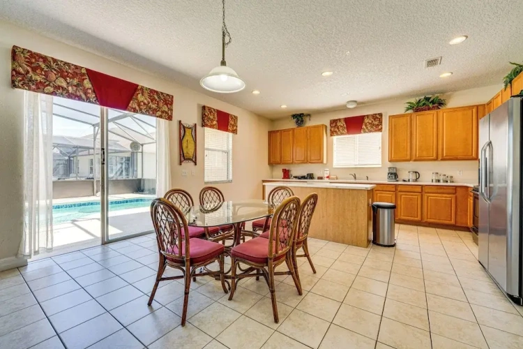 5 Bedrooms Cottage