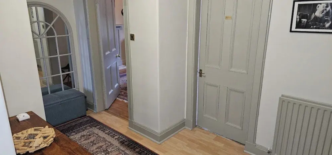 Snug - Macushla Apartment