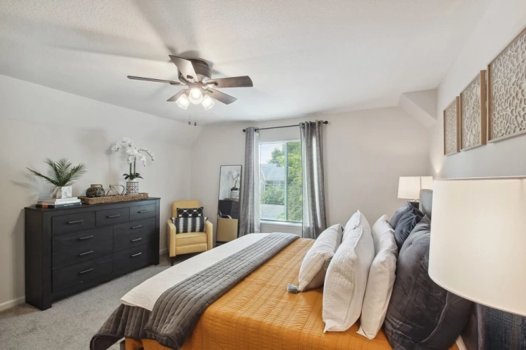 2 Bedrooms Apartment