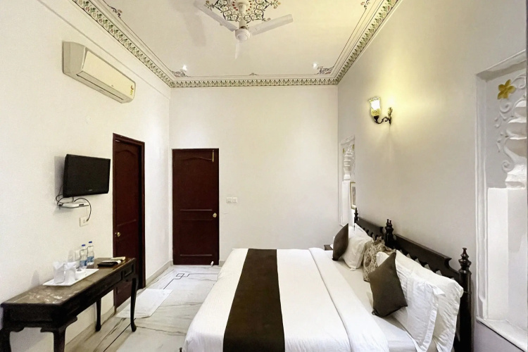 Hotel Boheda Palace