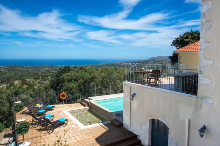 5 Bedrooms Double Villa