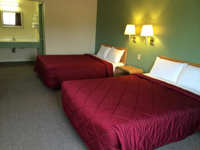 Super 7 Motel Sedalia