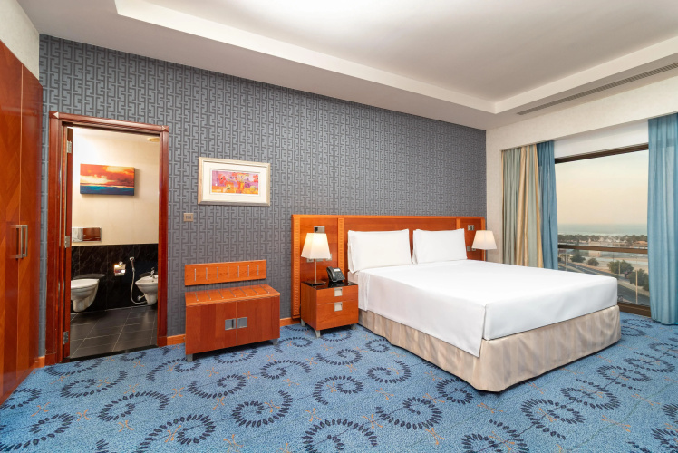 Holiday Inn Suites Kuwait Salmiya