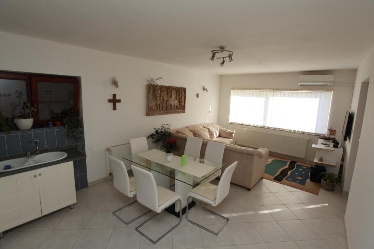 3 Bedrooms Apartment