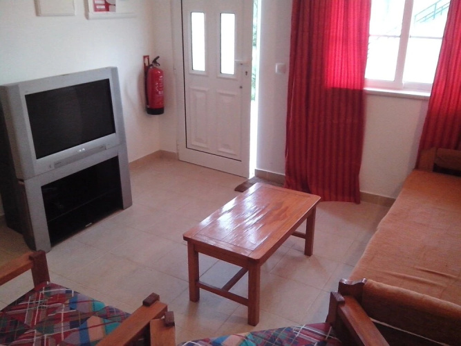 2 Bed Flat - Sleeps 4 - Parking - Wifi