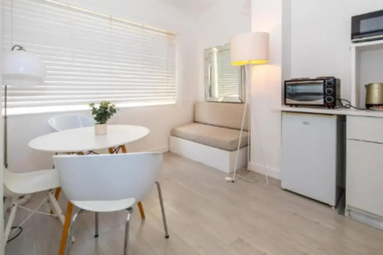 Stylish 1 bedroomed apartment in Sea Point - Caprice