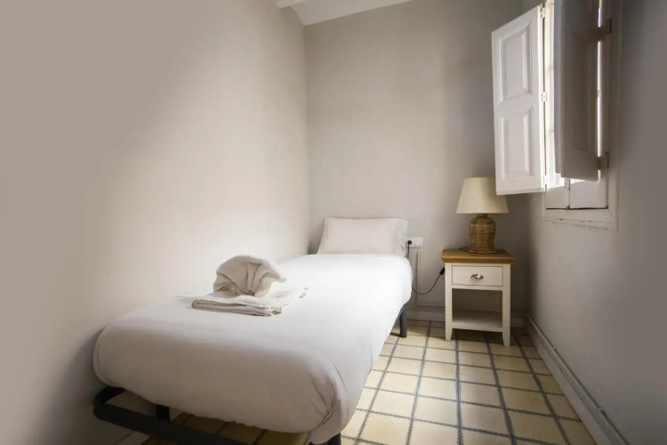 41CB193- Charming rustic apartment