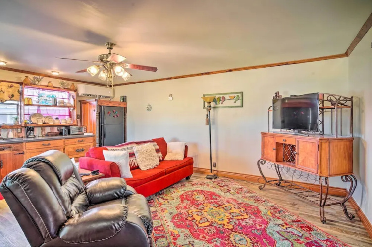 Cozy Lake Charles Studio w/ Golf Course Views