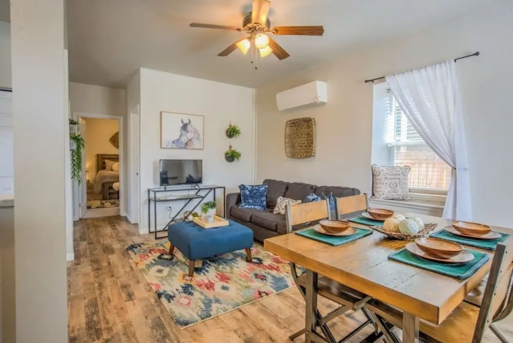 2 Bedrooms Apartment