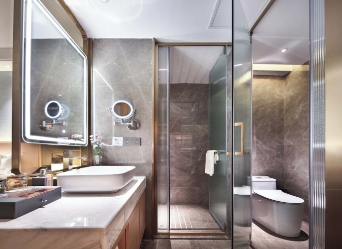 Classic Twin room with balcony and with courtyard view
