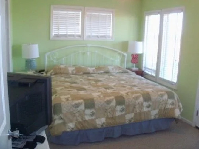 Marsh Manor 3 Br home by RedAwning