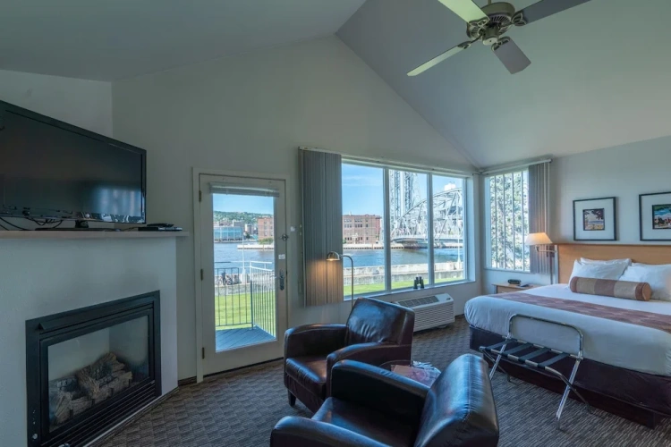 Double Junior Suite with balcony and with canal view