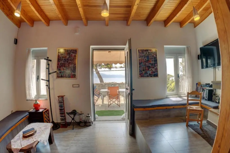 Ianos Maisonette