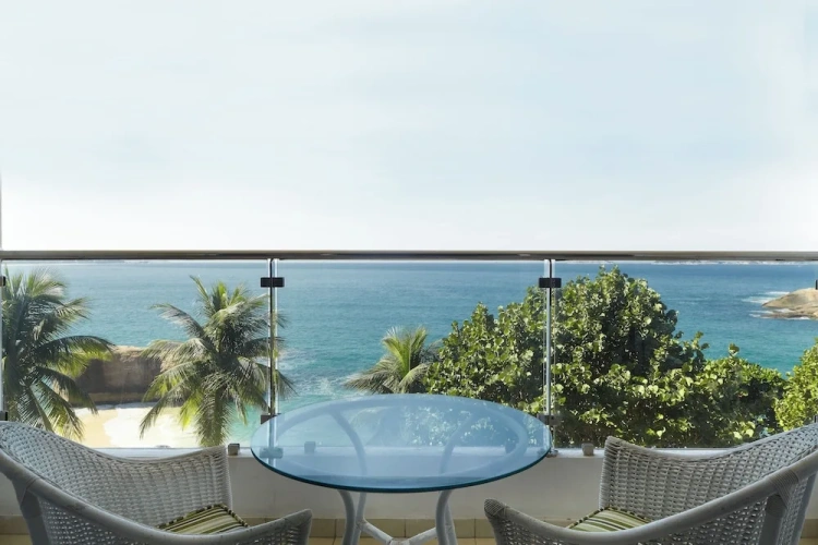 Deluxe Twin room with balcony and oceanfront