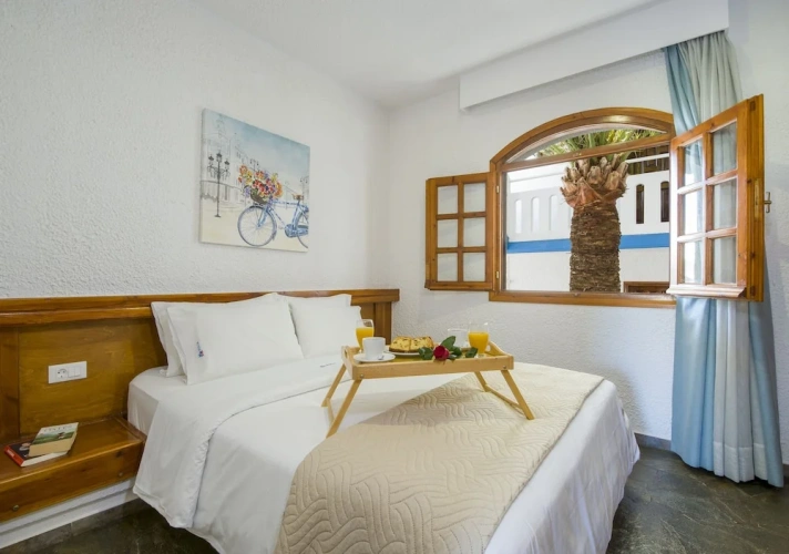 1 Bedroom Apartment with balcony and with sea view