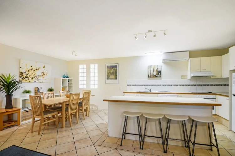 2 Bedrooms Apartment