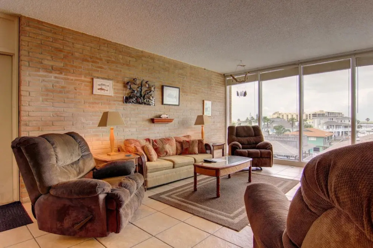 Channelview 218