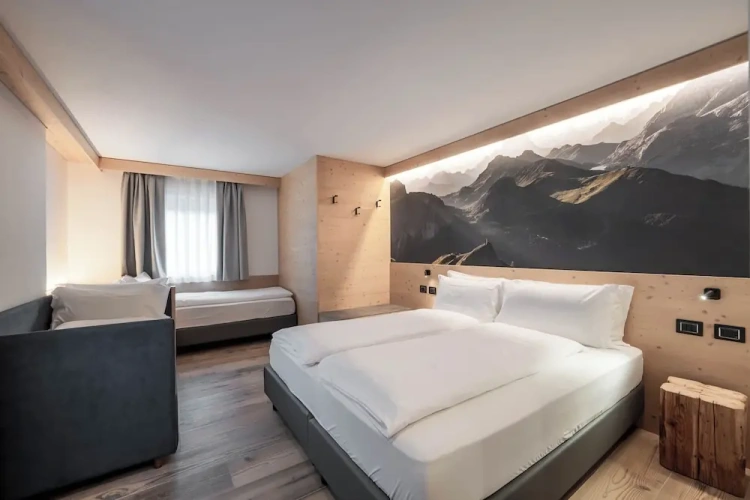 Standard Quadruple room with balcony and with mountain view