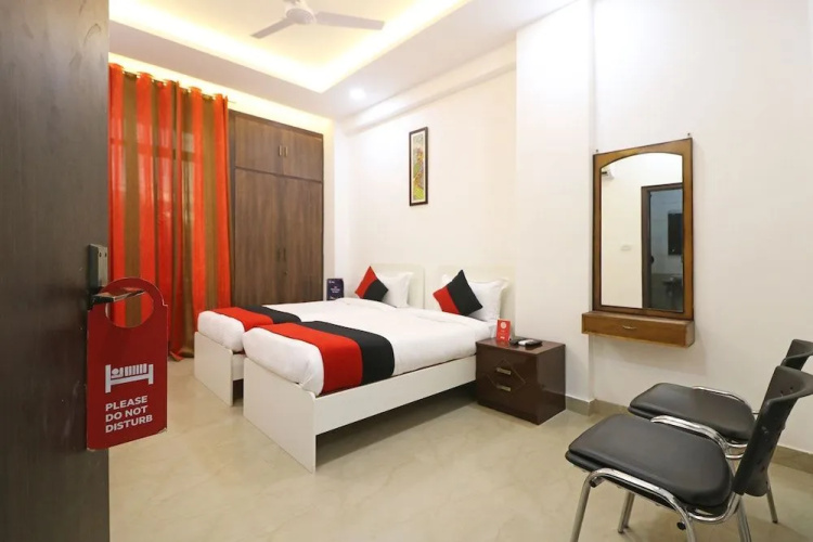 Hotels Petals Inn