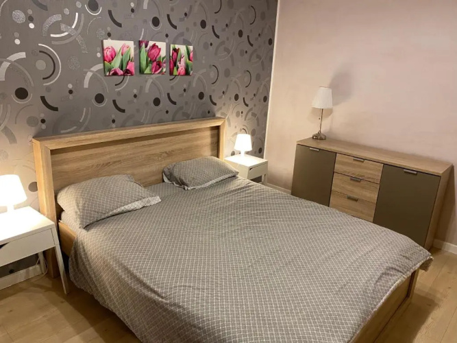 IGI RED FLAT with free private parking