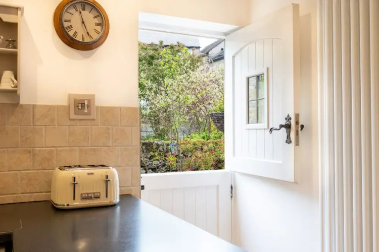 Host Stay Chimney Pots Cottage