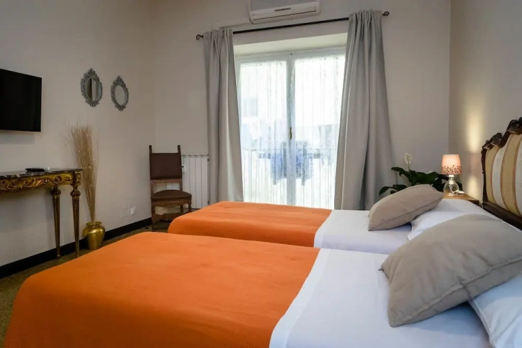 Standard Twin room with balcony
