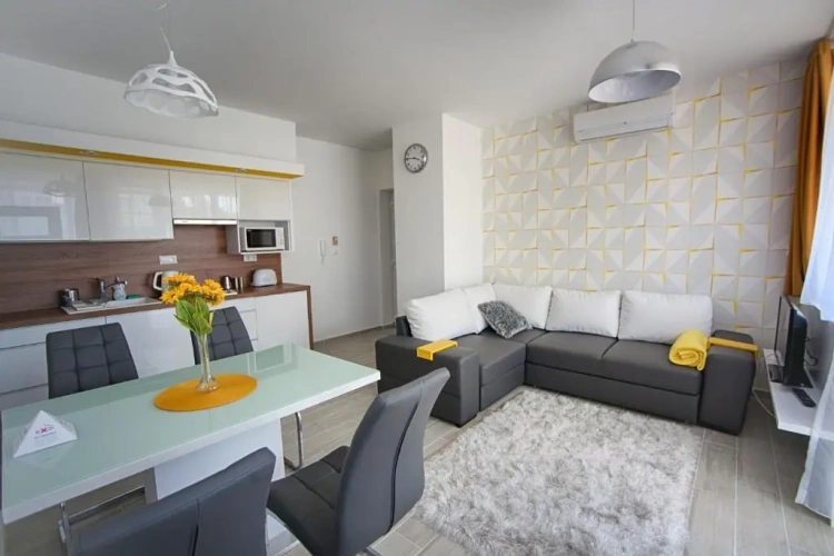 2 Bedrooms Apartment