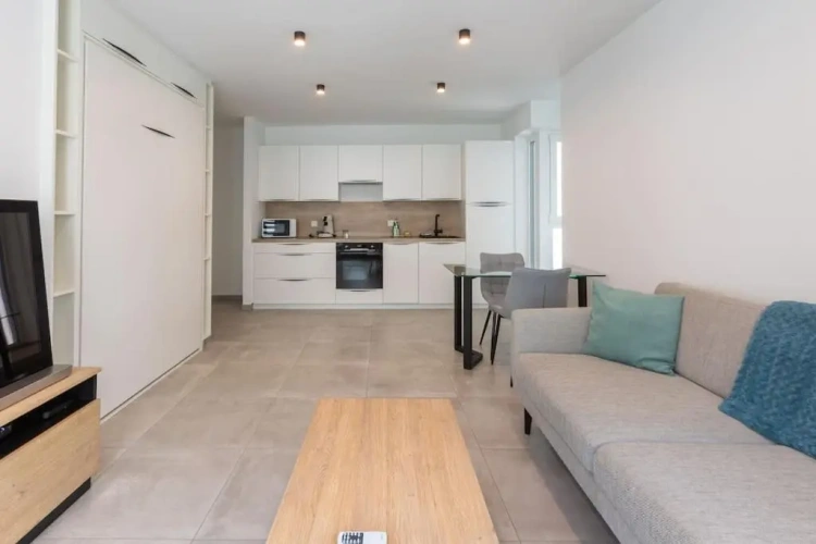 2 Bedrooms Apartment
