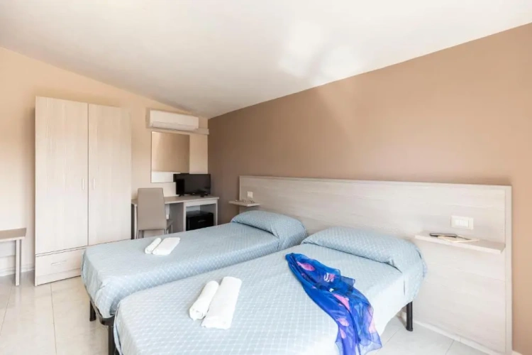 Standard Twin room with balcony