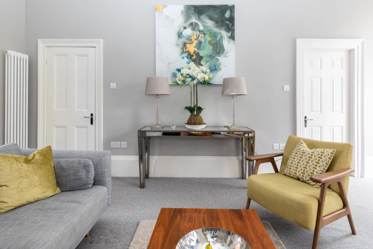 Spacious, Light-filled Period Apartment - Central Bath