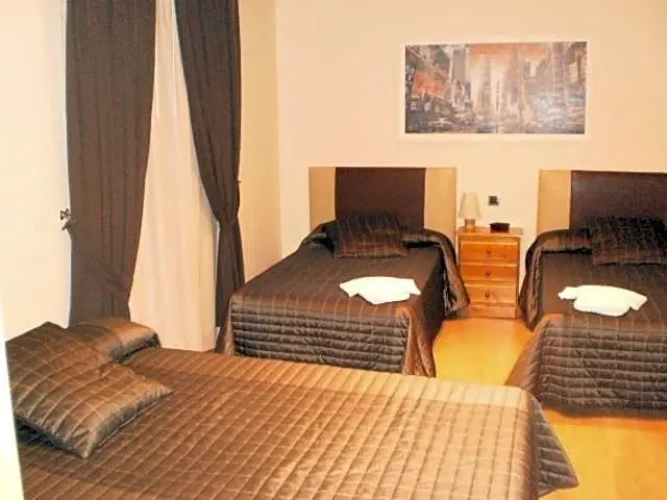 Standard Triple room